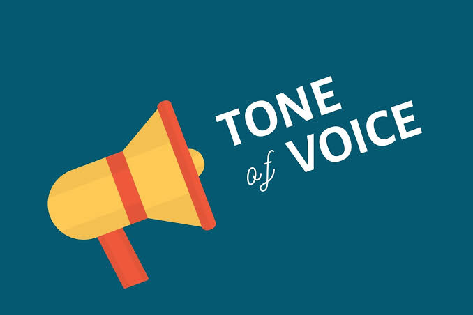 كيف تبني Tone of Voice للبراند؟ الدليل الكامل لبناء شخصية صوت علامتك التجارية